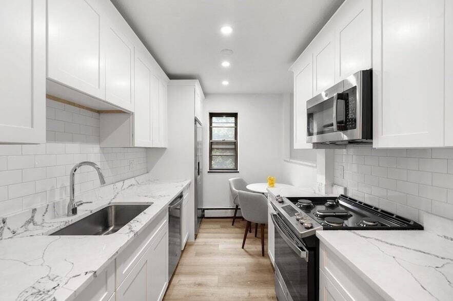 Foto principal - 4925 Washington St