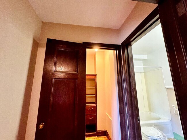 Foto del edificio - 117 Highland Pkwy