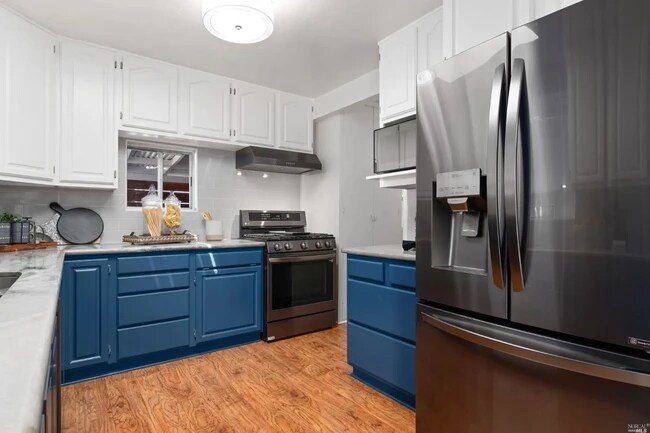 Building Photo - 615 Manuel Dr