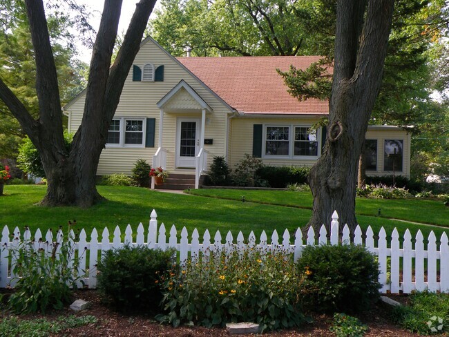 Building Photo - 1312 Elmore Ave