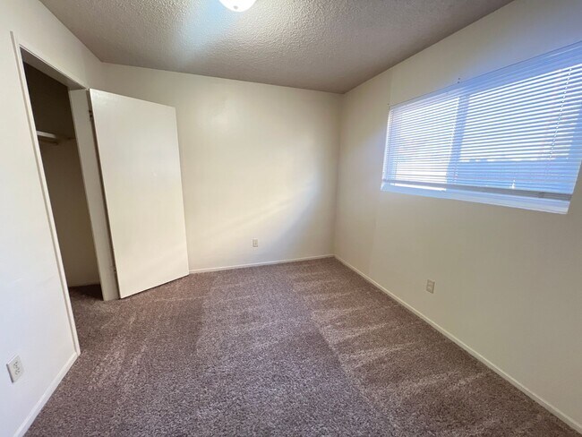 Foto del edificio - 731-745 W Santa Fe Ave