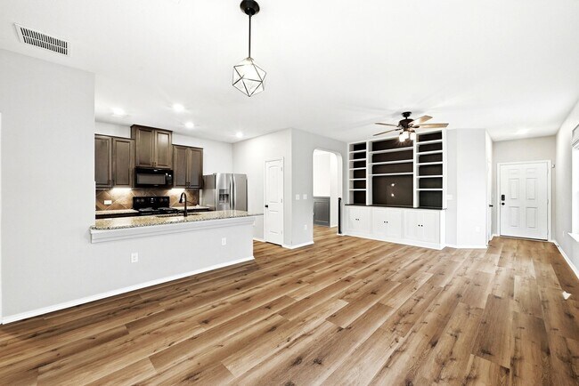 Building Photo - 14720 Peregrine Dr