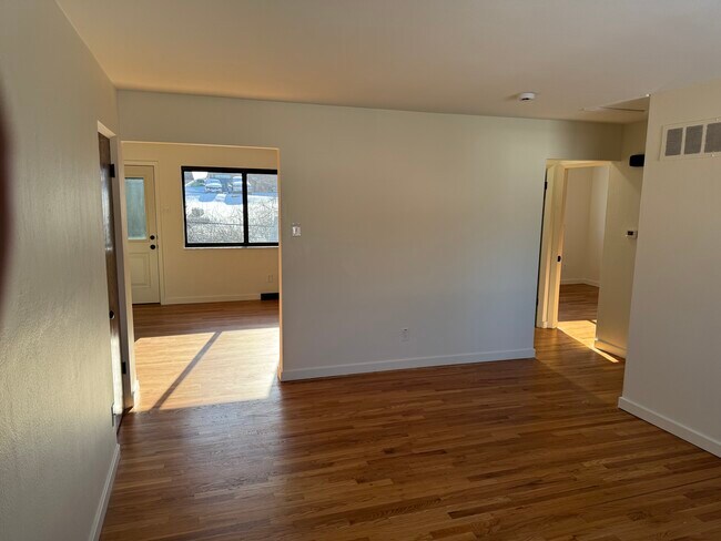 Fotografía del edificio - 3948 Brittany Cir