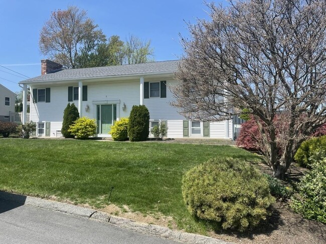 Foto del edificio - 5 Pine Crest Dr