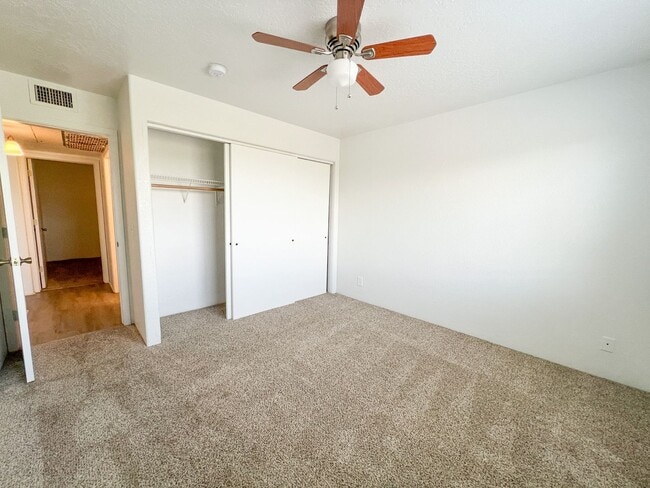 Building Photo - TRI-PLEX- COTTONWOOD - VERDE VILLAGE UNITS
