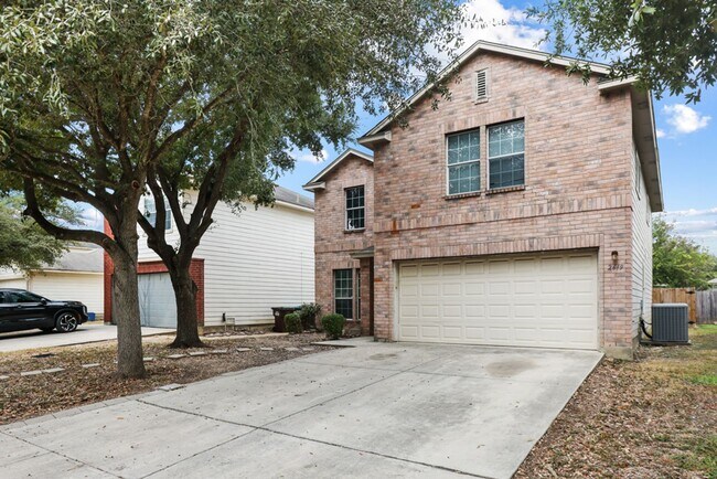 Foto del edificio - 5 Bedroom/2.5 Bath Champions Park Subdivision
