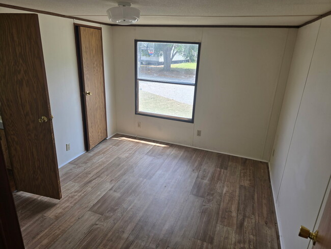 Foto del edificio - 472 Ruben Wells Rd