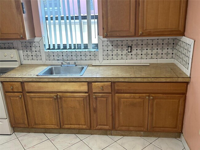 Foto del edificio - 1330 NE 153rd St