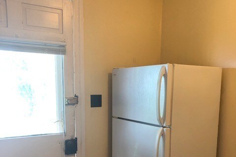 refrigerator - 262 Baltimore St