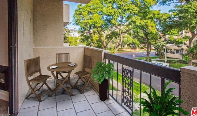 Foto del edificio - 423 N Palm Dr