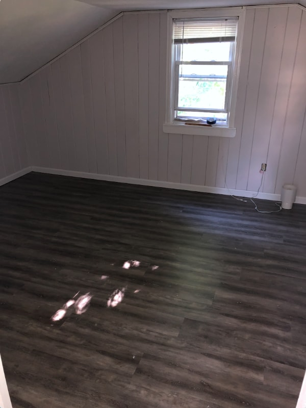 Building Photo - 7 W Silver St