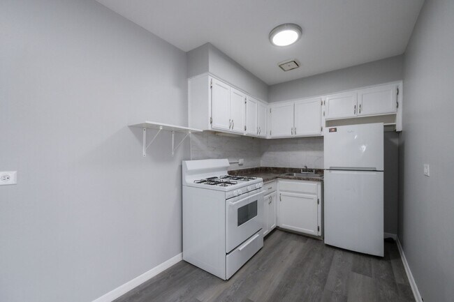 Building Photo - 15311-11 Knox Ave-