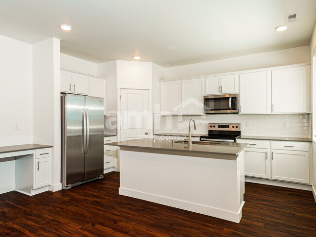 Foto del edificio - 8031 Dagny St SW