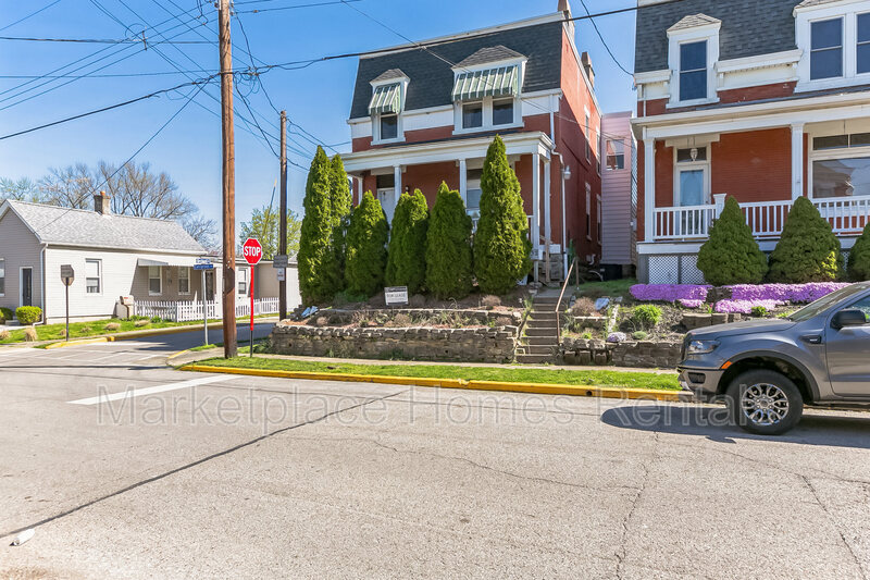 132 Evergreen Ave Unit 1, Southgate, KY 41071 Condo for Rent in