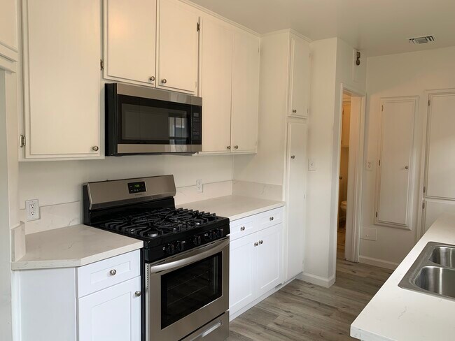 Foto del edificio - 1329 N Buena Vista St