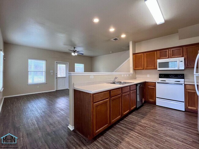 Foto del edificio - Beautiful Two Story Duplex Near Randolph AFB and FT SAM Houston!