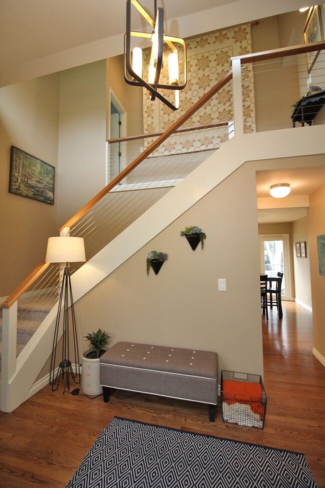 Building Photo - Luxuriously Appointed West Hills Tradition...