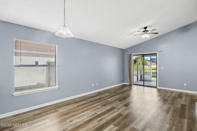 Foto del edificio - 8047 Beaver Creek Dr