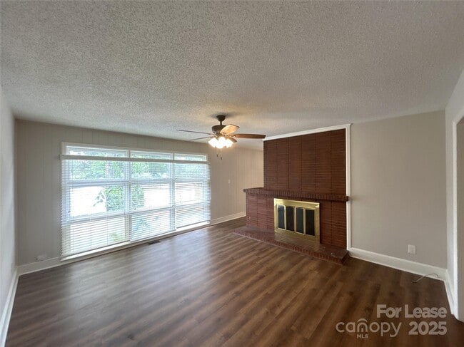 Building Photo - 3847 Whitehall Dr