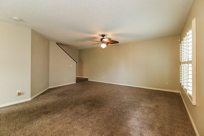 Foto del edificio - 7131 Waterside Dr