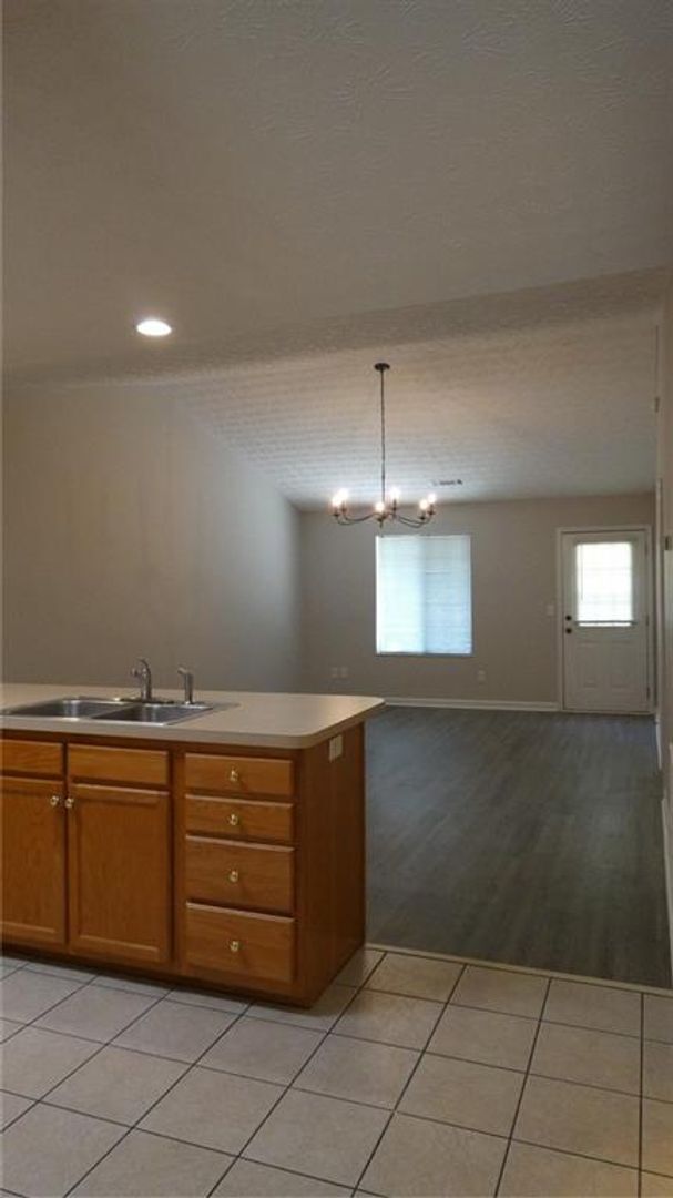 Foto del edificio - 2 bed/2 bath end unit in Gainesville