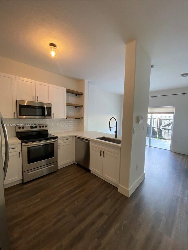 Foto del edificio - 2460 SE 16th Terrace