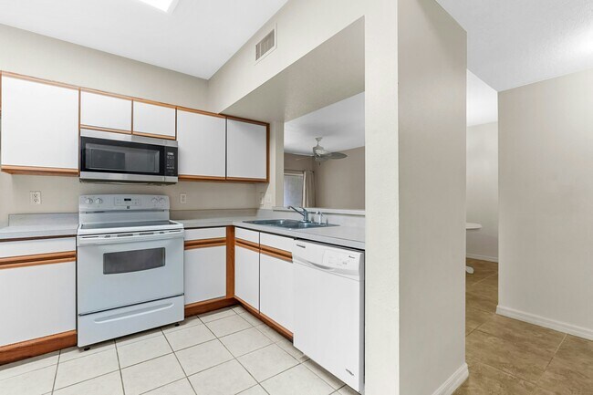 Building Photo - 6433 Cypressdale Dr