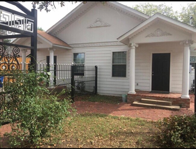 Front of duplex - 3404 San Jacinto St