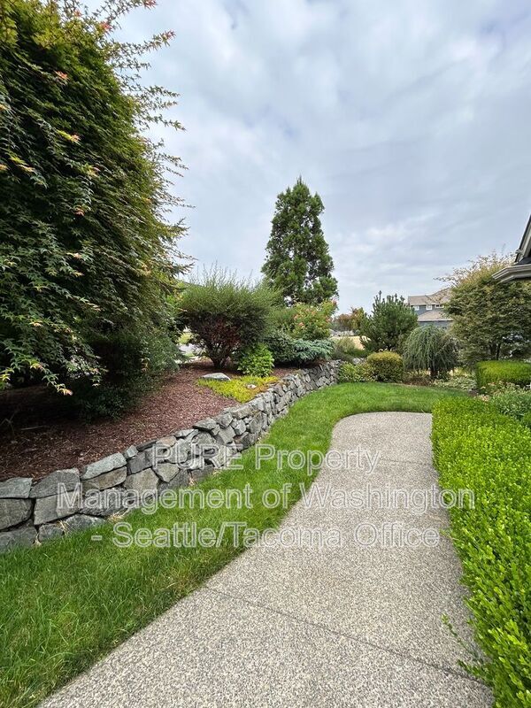 Building Photo - 16801 140th Ave E