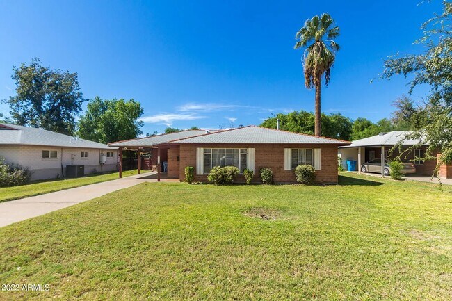 Frontyard - 6718 N 14th Pl