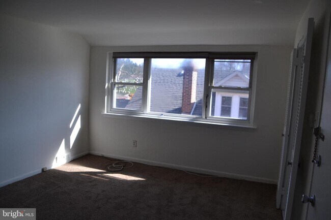 Building Photo - 246 Ardmore Ave