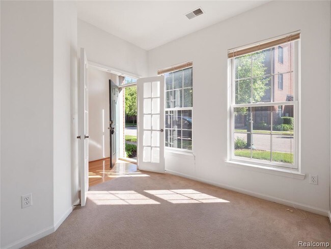 Building Photo - 614 Lewis St