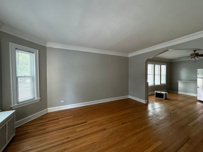 Living/Dining Room - 3304 W Catalpa Ave