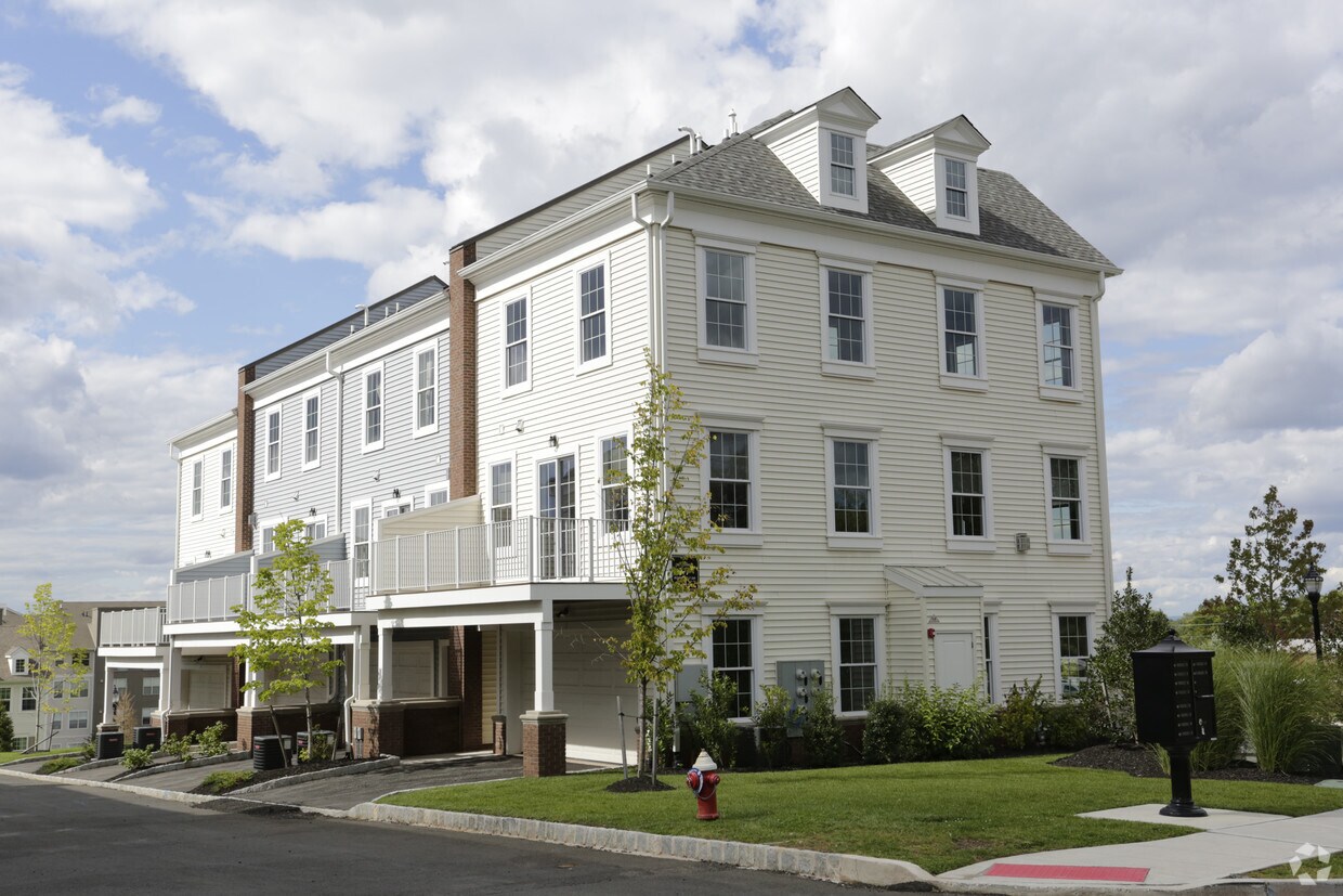 Wright Place at Wesmont Station Apartments Wood Ridge, NJ