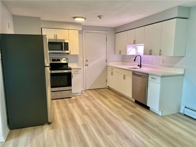 Foto del edificio - 2575 Warwick Ave