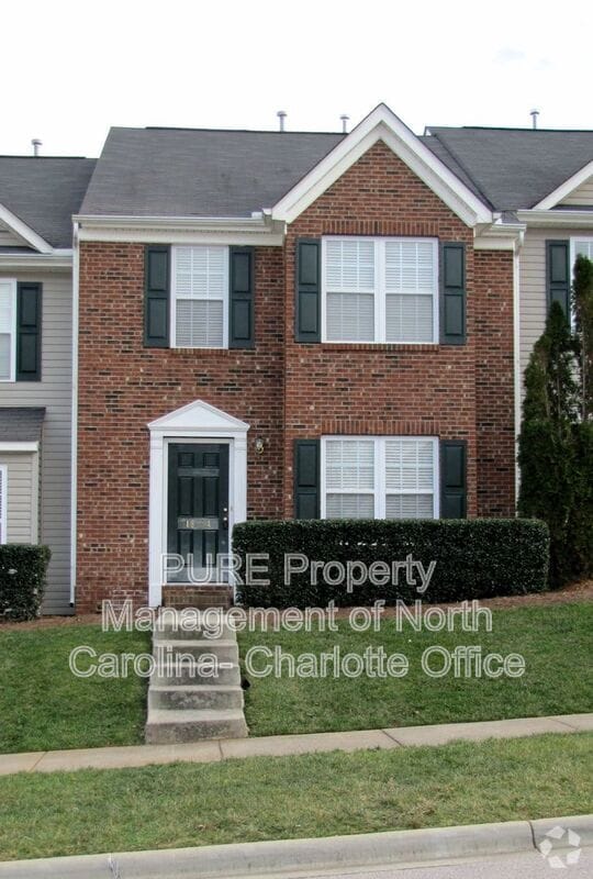 Building Photo - 18554 Oakhurst Blvd