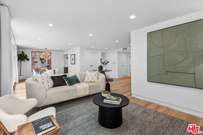 Building Photo - 301 Rexford Dr