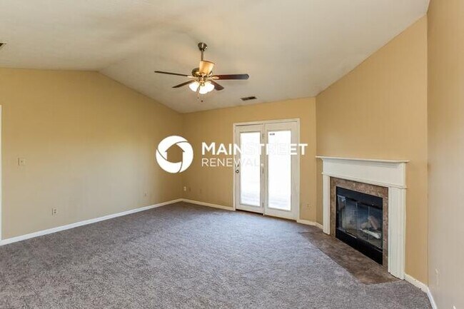 Building Photo - 3 Bedroom Pet-Friendly Home in Indianapolis, IN with Main Street Renewal