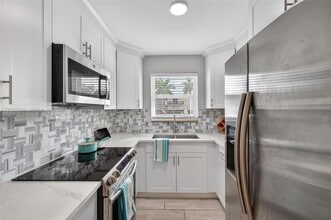 Building Photo - 419 S Crescent Dr