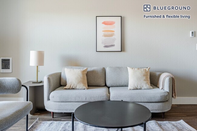 Foto del edificio - 900 E Hillsdale Blvd