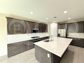 Building Photo - 5542 N 107th Ln