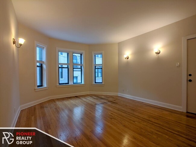 Building Photo - 4040 N Ashland Ave