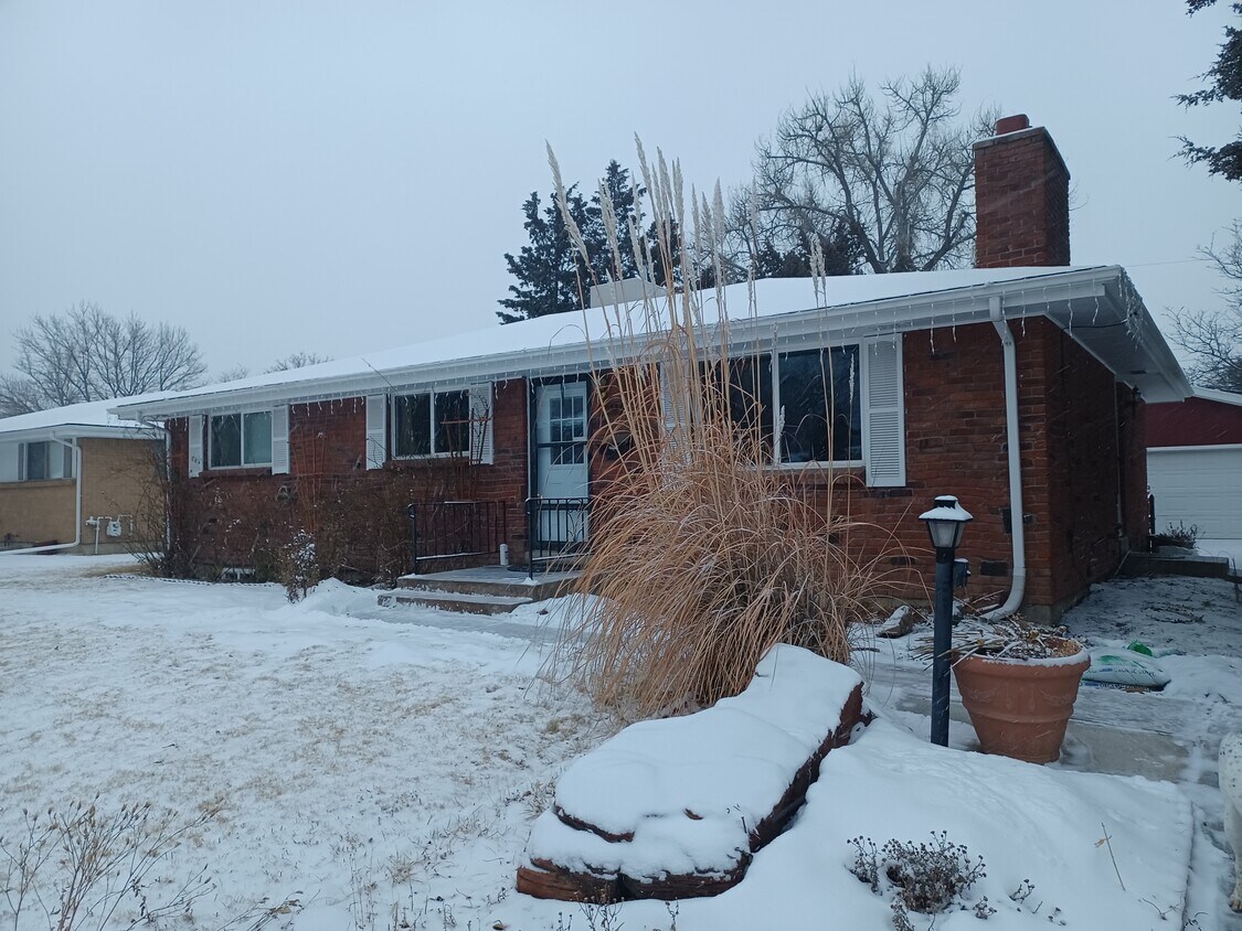 Primary Photo - 6515 S Ogden St