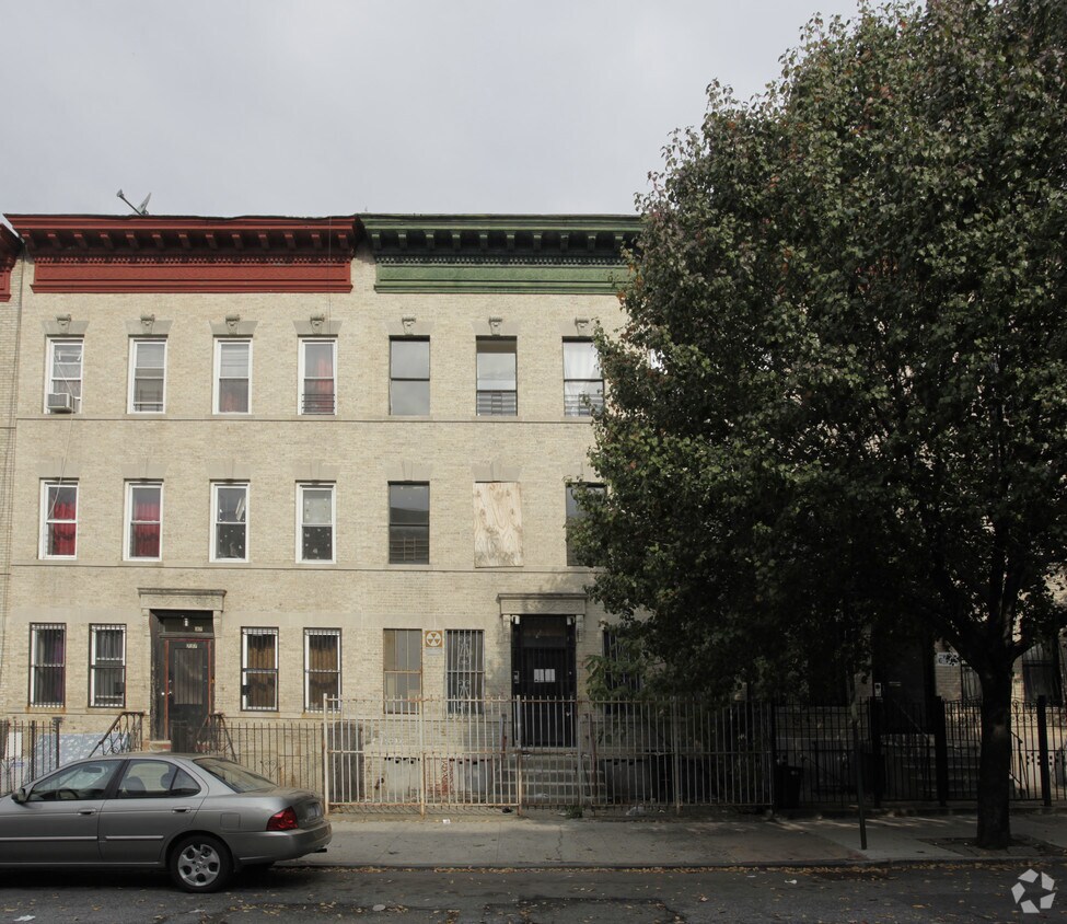 Building Photo - 739 MacDonough St