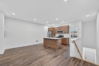 Building Photo - 19 Welling Pl