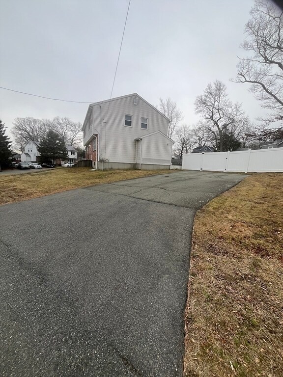 Building Photo - 31 Bossi Ave