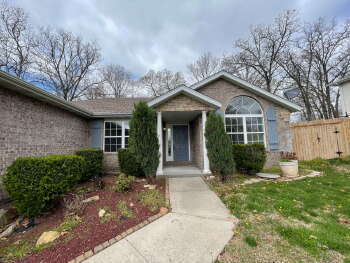 Foto del edificio - Spacious 3BR+ with fully fenced in backyard