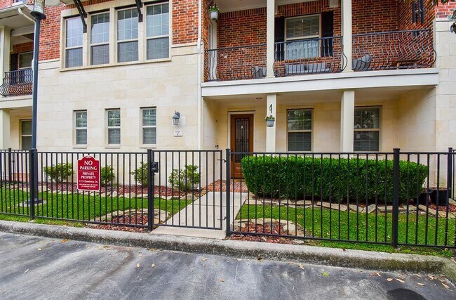 Building Photo - 1715 Dominica Dr