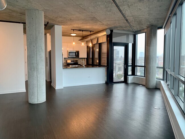 Building Photo - 529 N Milwaukee Ave