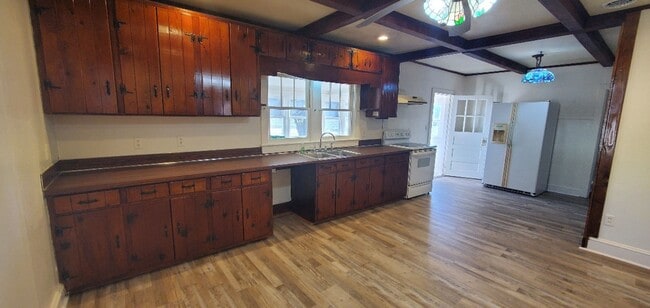 Building Photo - So Much Space